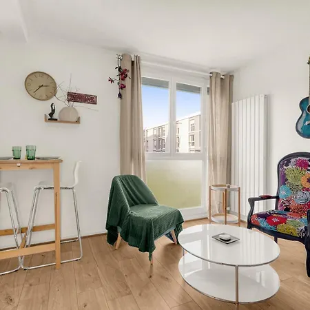 Boheme, Parking, Proche Aeroport, Meett & Airbus *