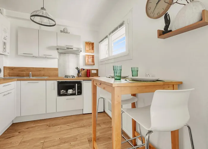 Boheme, Parking, Proche Aeroport, Meett & Airbus *